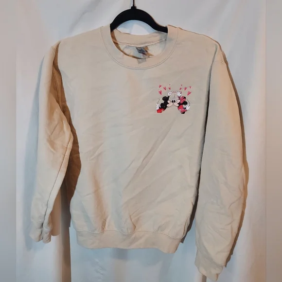Cream Gildan Sweatshirt with Mickey And Minnie Mouse - Picture 1 of 8